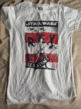 Star Wars woman’s White 'Join the Resistance' Graphic T-Shirt - size medium